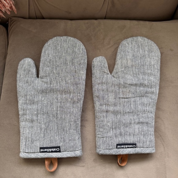 CRATE&BARREL Chambray Organic Cotton Oven Mitts, Set of 2 - Picture 2 of 6